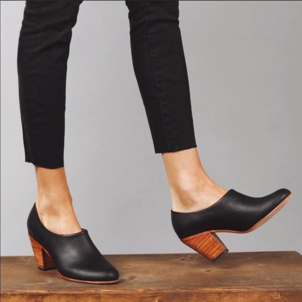 Nisolo Black Leather Stacked Heel Almond Toe Low Cut Booties Minimalist Luxe 6
